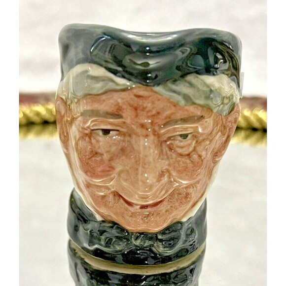 Royal Doulton GRANNY  Mini Character Toby Jug Figurine D6520 2 1/4 inches - Picture 1 of 6